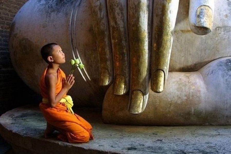 Hình ảnh chắp tay niệm Phật
